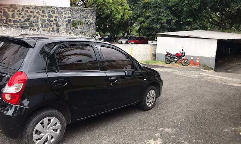 Etios Hatch X 1.3 Ún...