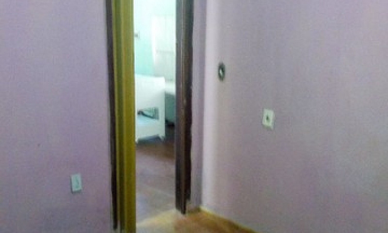 Aluga-Se Uma Casa Em...