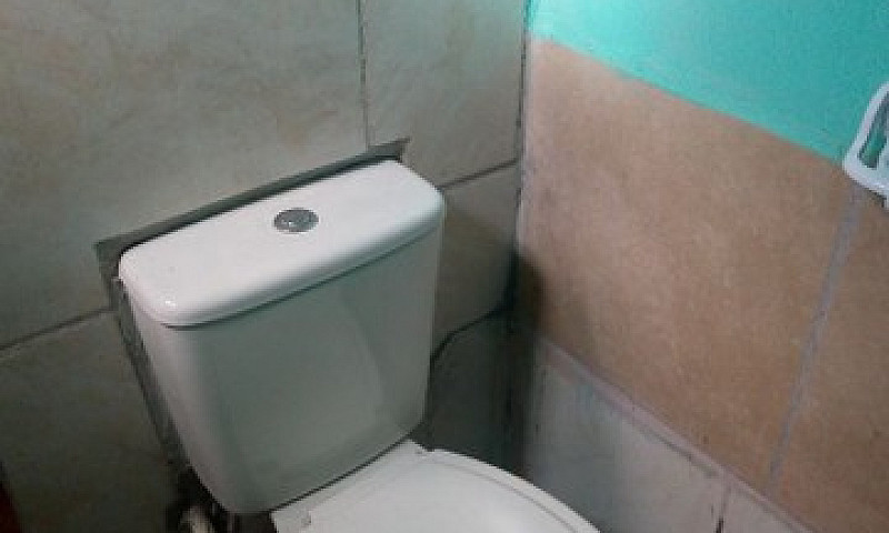 Aluga-Se Uma Casa Em...