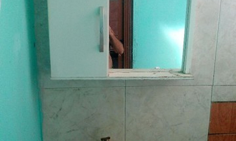 Aluga-Se Uma Casa Em...