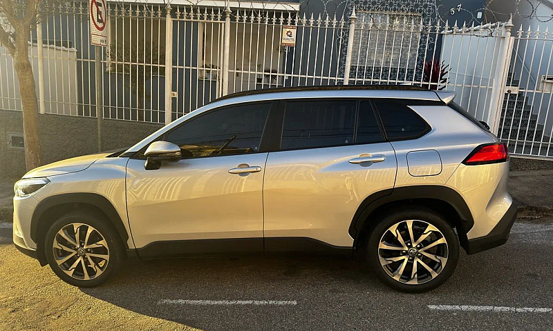 Toyota Corolla Cross...