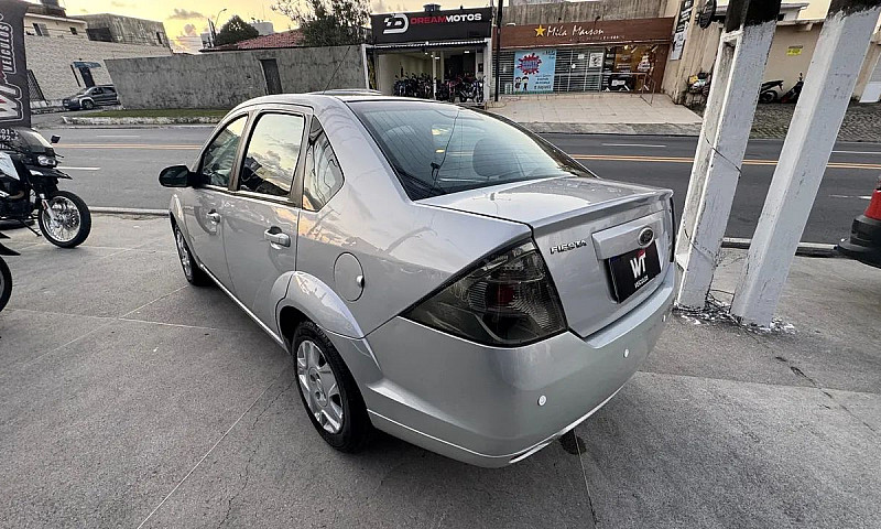 Vendo Fiesta Sedan 1...
