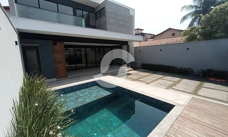 Casa Com 3 Dormitóri...