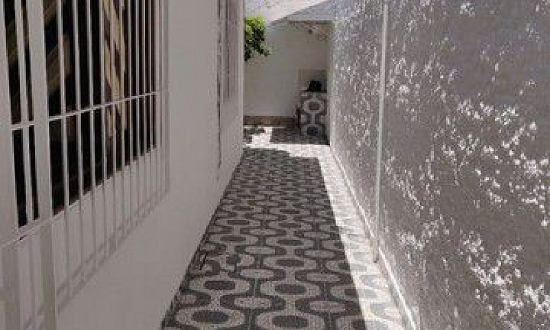 # Casa Com Parreira ...