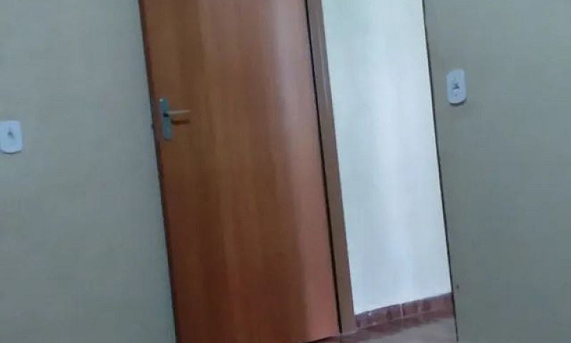 Alugo Um Apartamento...