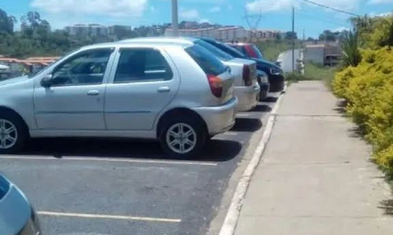 Aluga Se Apartamento...