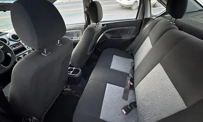 Vendo Fiesta Sedan 1...