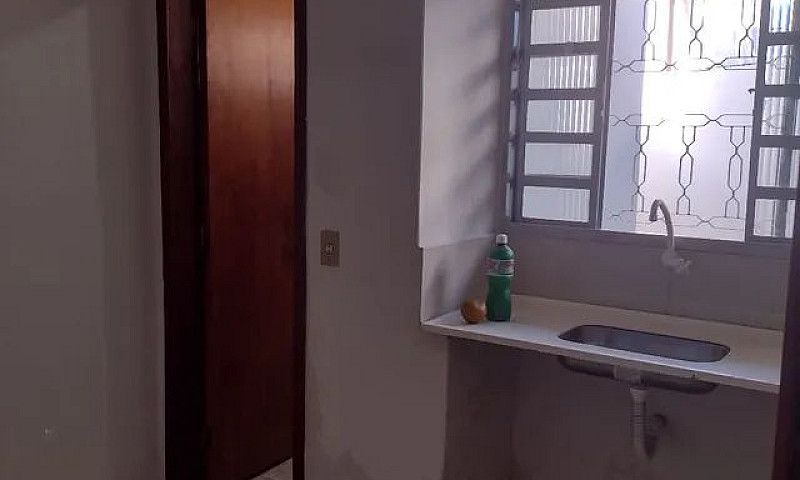 Aluga-Se Uma Casa De...