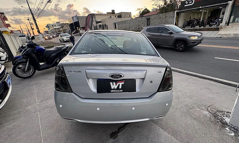Vendo Fiesta Sedan 1...
