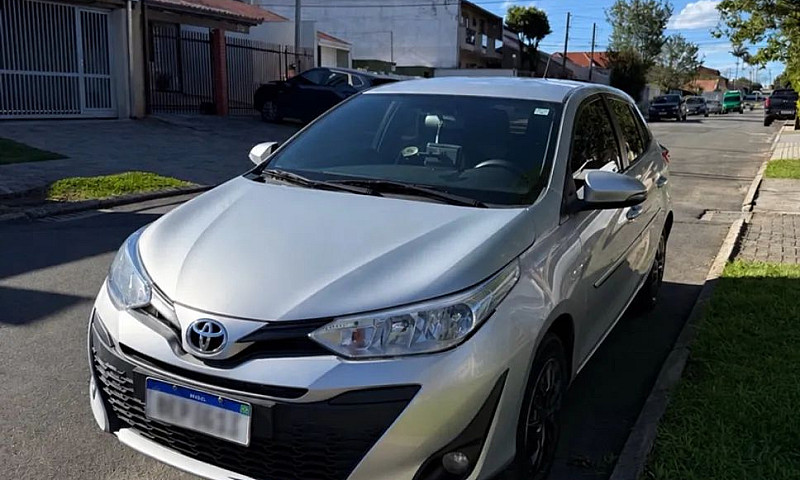 Toyota Yaris Live 1....