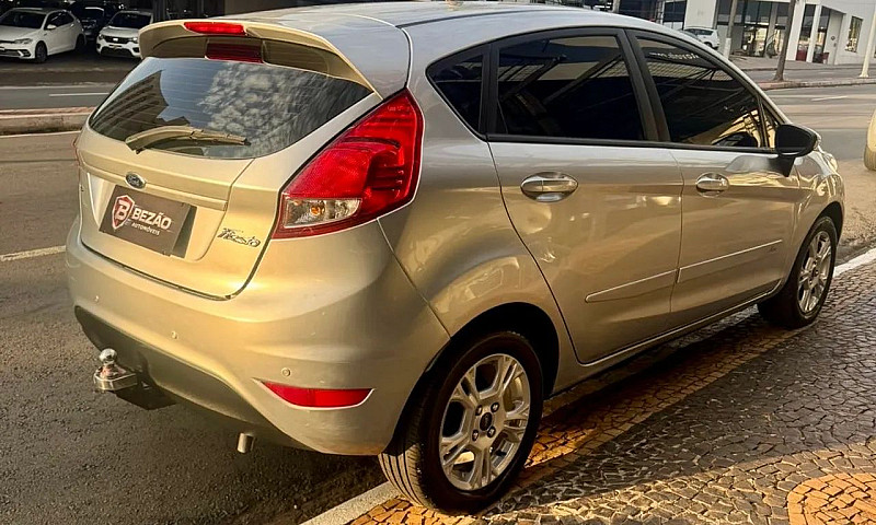 Ford Fiesta Se 1.6 8...