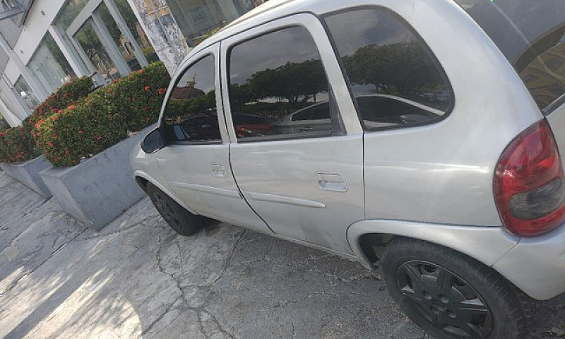 Corsa Millenium 2001...