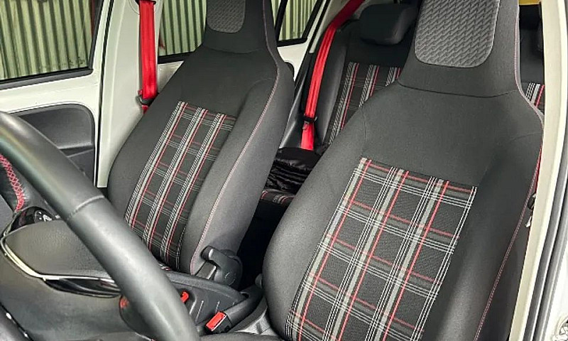 Volkswagen Up! Conne...