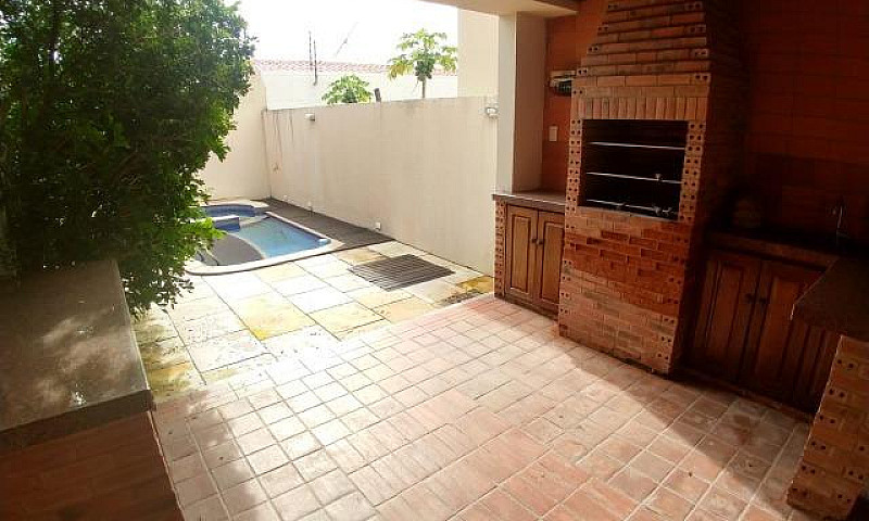 Linda Casa Condomíni...