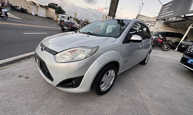 Vendo Fiesta Sedan 1...