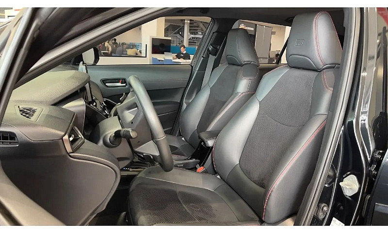 Toyota Corolla Cross...