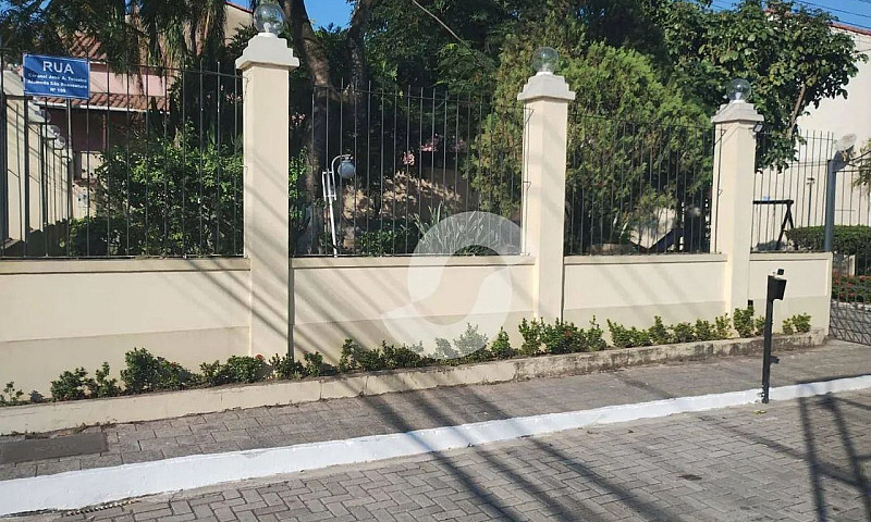 Casa Com 4 Dormitóri...