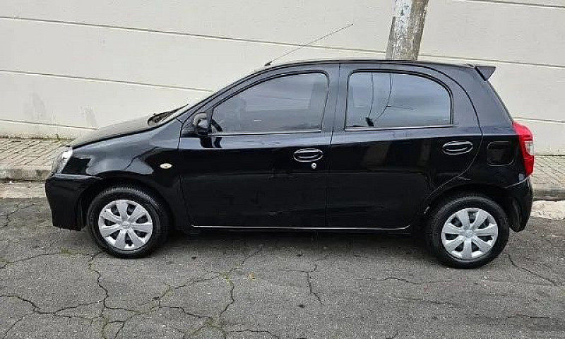 Toyota Etios X 1.3 F...