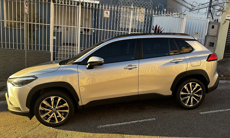 Toyota Corolla Cross...