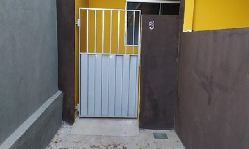 Casa Com 2 Dormitóri...