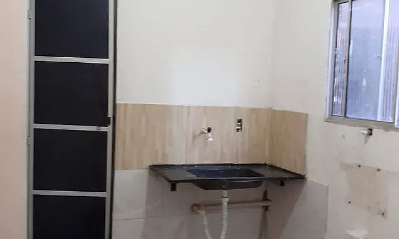 Aluga-Se Casa...