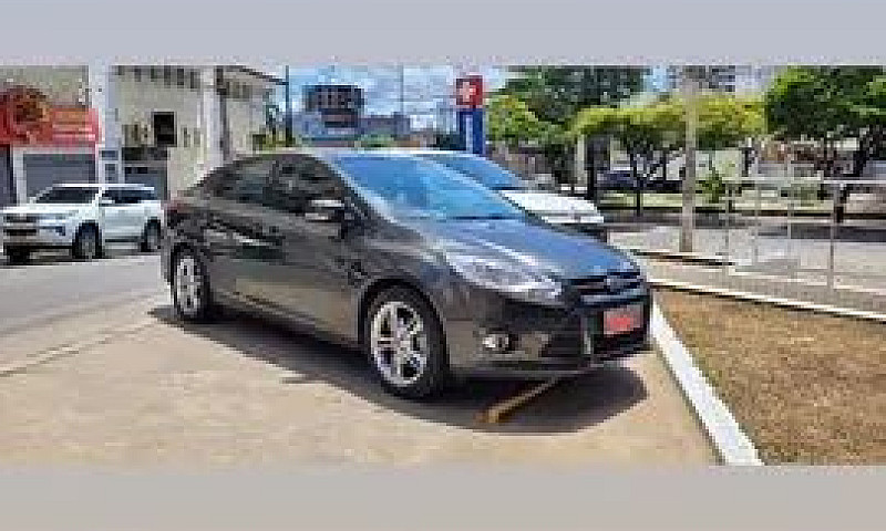Ford Focus Sedan...