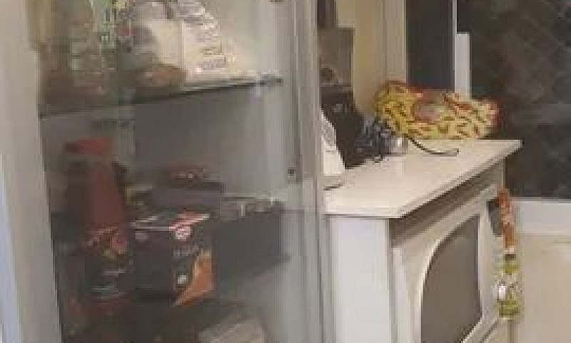 Quarto Em Apê Próxim...