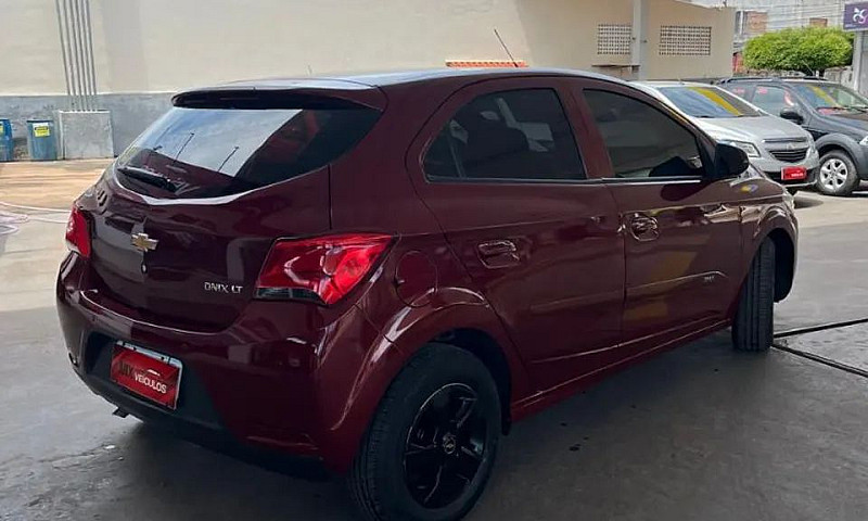 Chevrolet Onix Hatch...