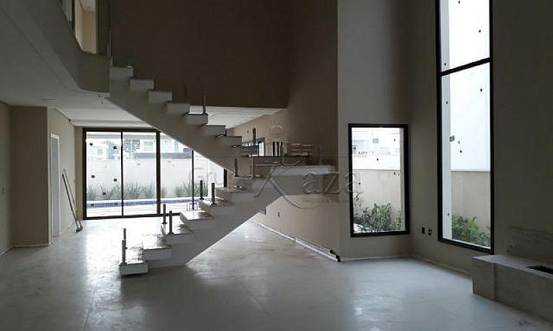 Linda Casa No Jardim...