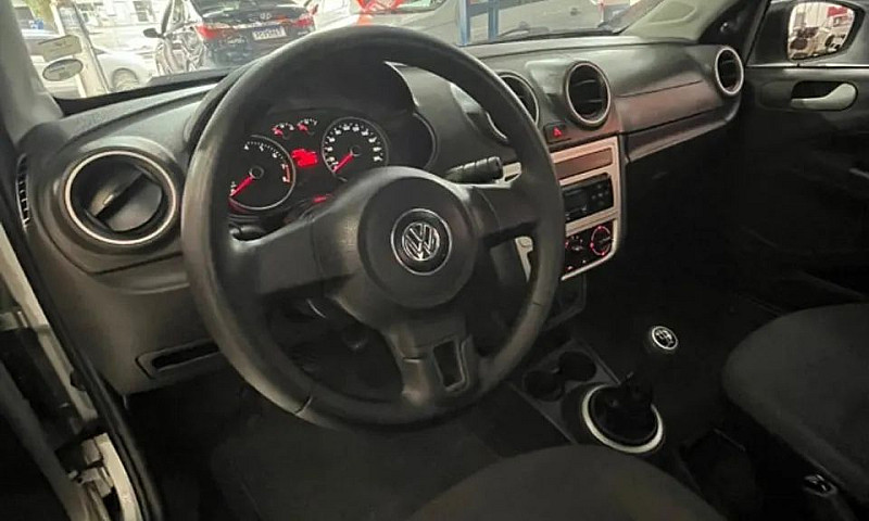 Volkswagen Voyage 1....