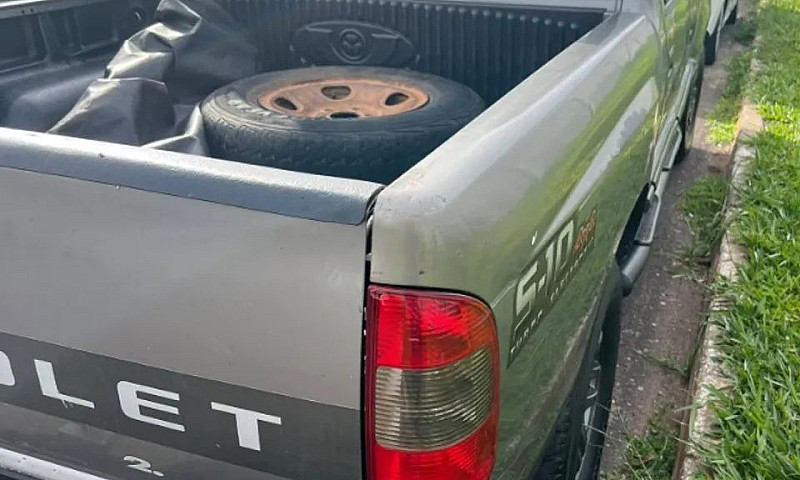Chevrolet S10 Pick-U...