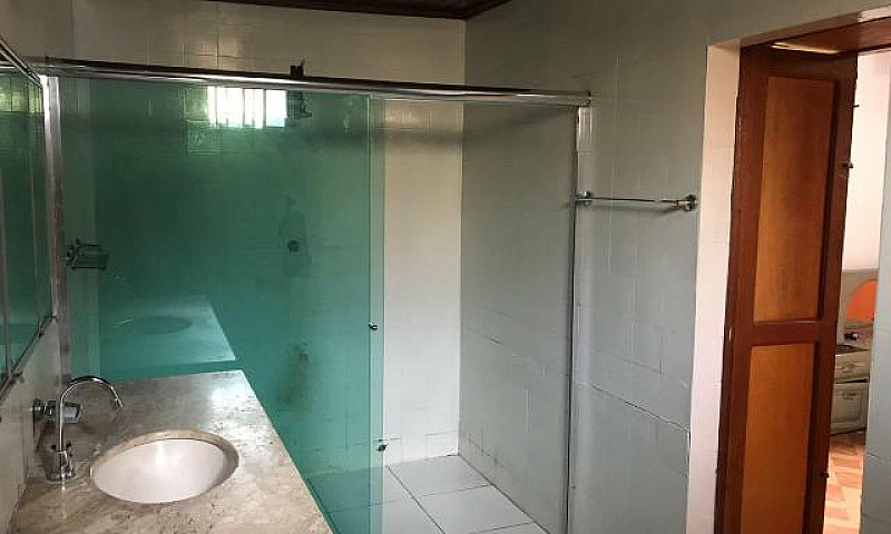 Casa Manoa . Três Qu...