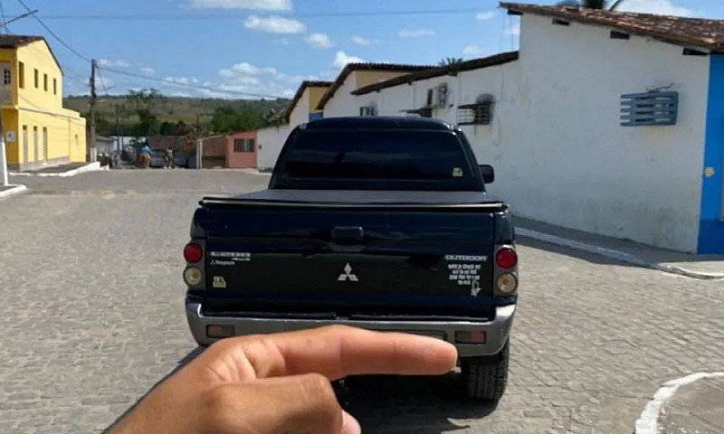 Mitsubishi L200 Outd...