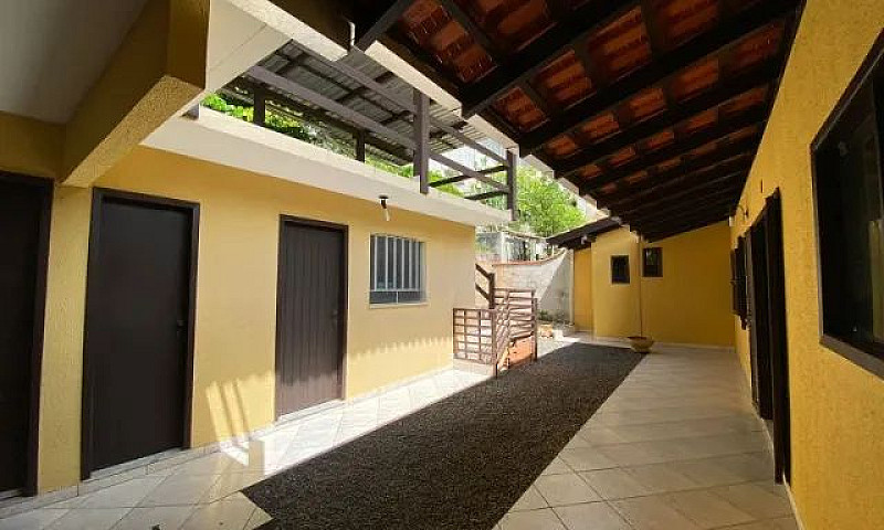 Casa De Bairro Ampla...