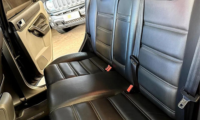 Ford Focus Ghia Sed....