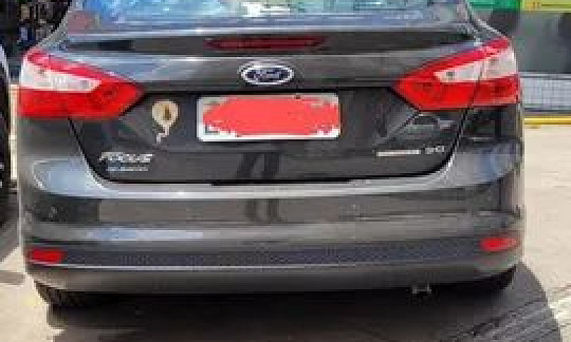 Ford Focus Sedan...