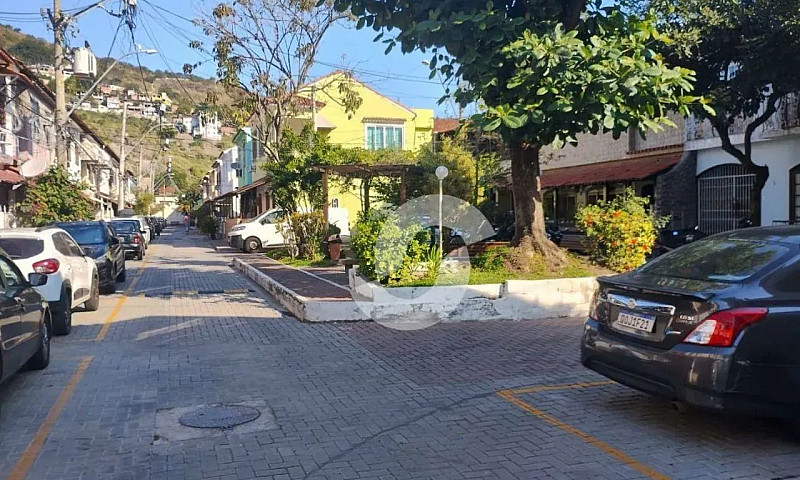 Casa Com 4 Dormitóri...