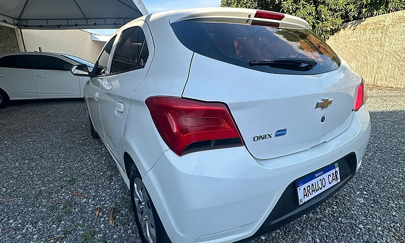 Chevrolet Onix Hatch...