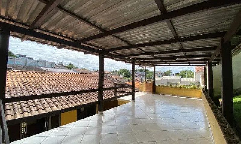 Casa De Bairro Ampla...