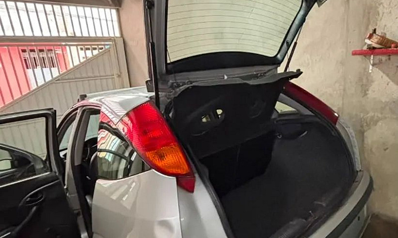 Ford Focus 1.6 S/Se/...