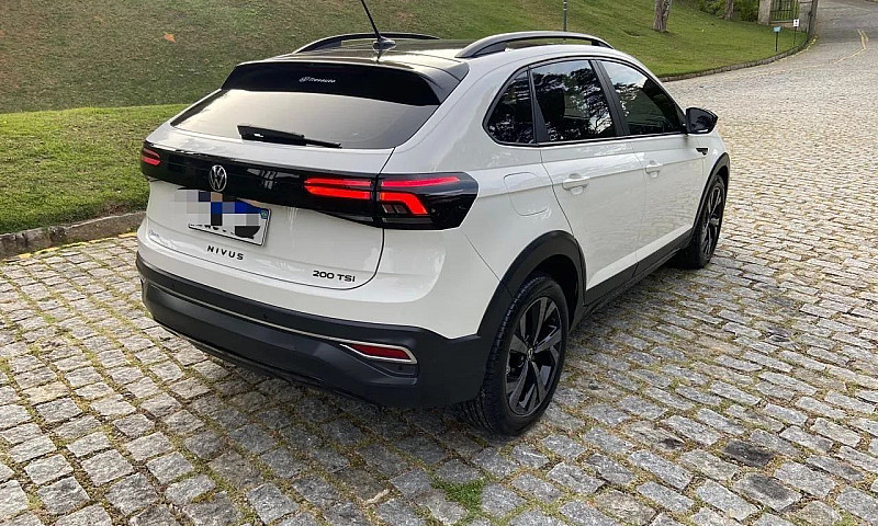 Volkswagen Nivus Hig...