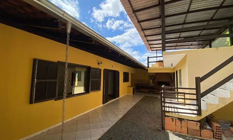 Casa De Bairro Ampla...