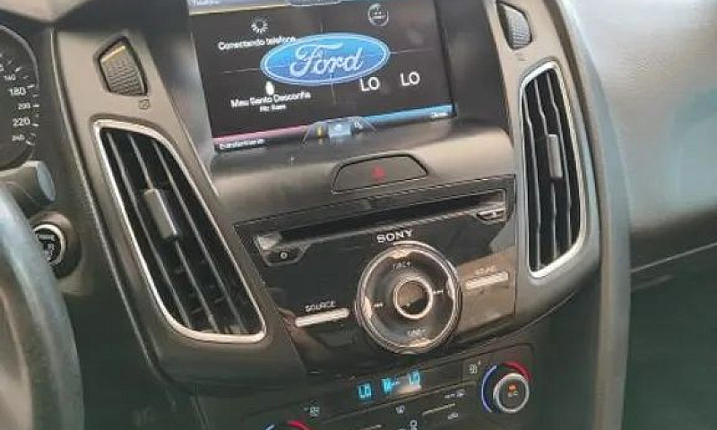 Ford Focus Fastback ...