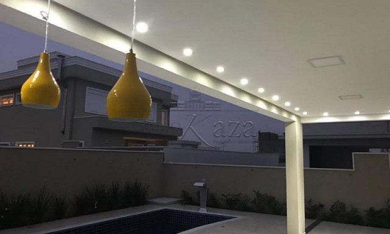 Linda Casa No Jardim...