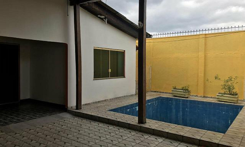 Casa Manoa . Três Qu...