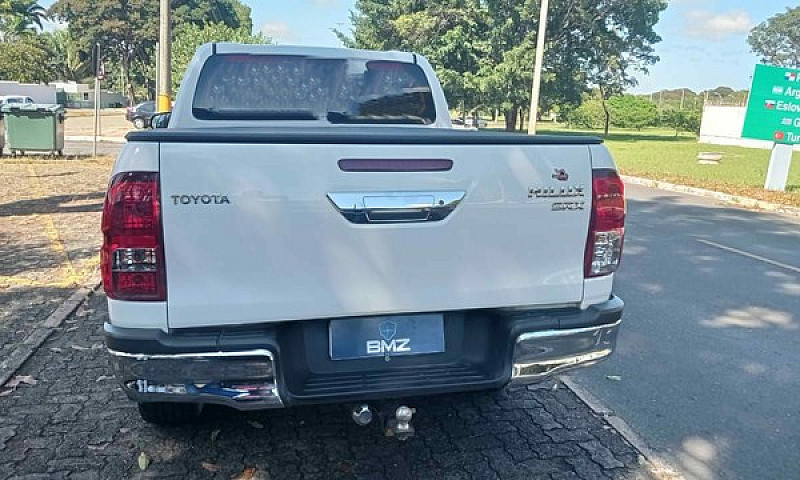 Toyota Hilux...