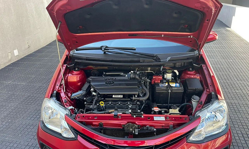 Toyota Etios Xs Seda...
