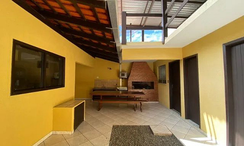 Casa De Bairro Ampla...