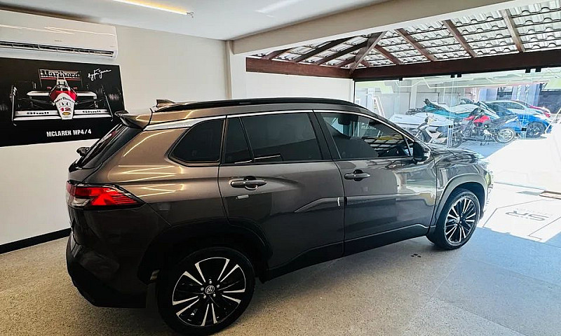 Toyota Corolla Cross...