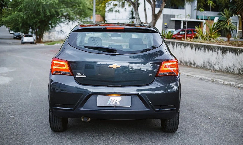 Chevrolet Onix Hatch...